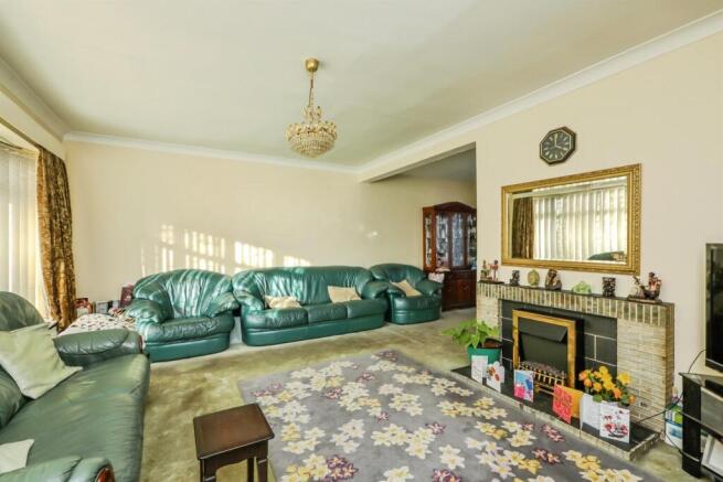 4 bed Detached for sale Image 4