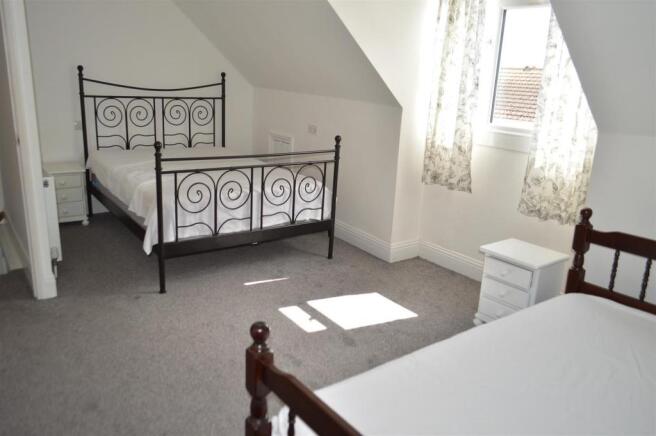 STUDIO BEDROOM 4