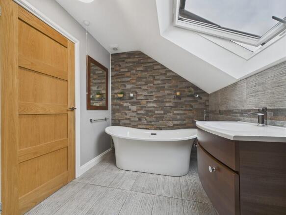4 bed Detached for sale Image 4