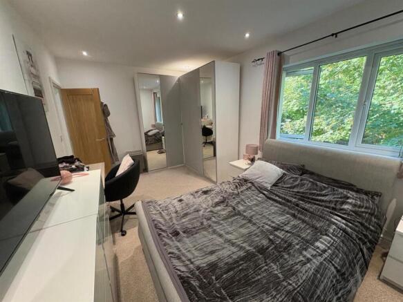 4 bed Detached for sale Image 12