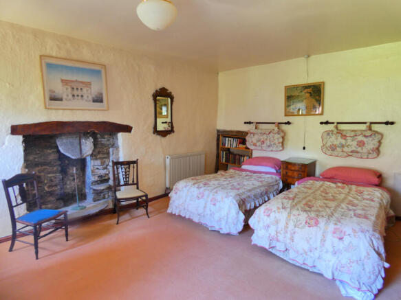 4 bed Semi-Detached for sale Image 11