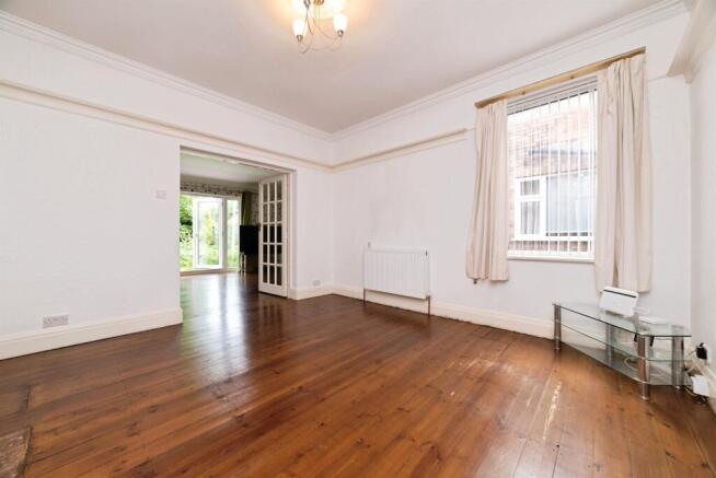 4 bed Detached for sale Image 5