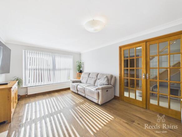 6 bed Detached for sale Image 9