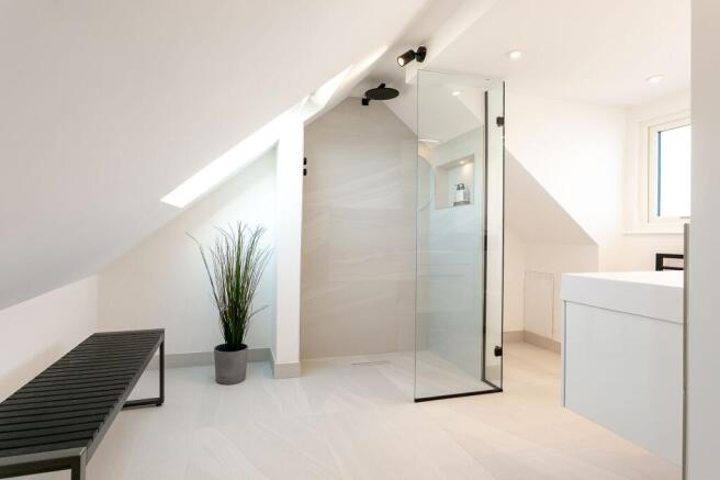 2 bed Flat to rent Image 11