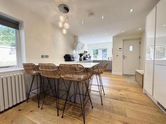 4 bed Detached for sale Image 6