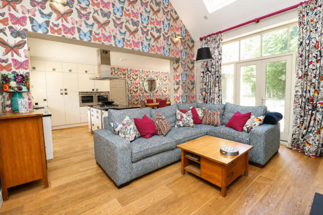 4 bed Detached for sale Image 5