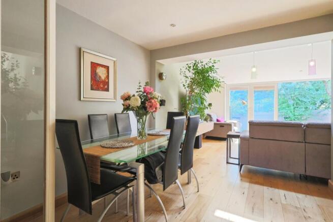 4 bed Detached for sale Image 11