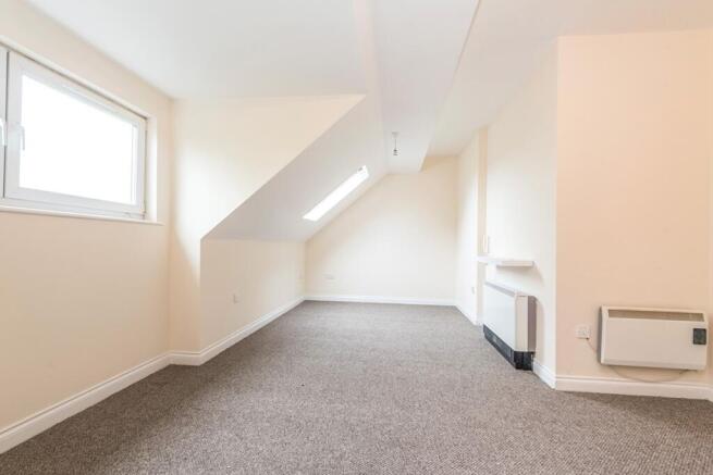 2 bed Penthouse to rent Image 6