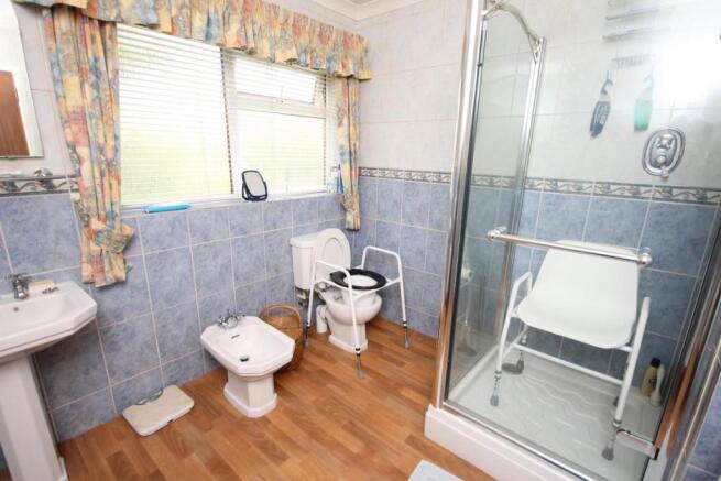 SHOWER ROOM/W.C.