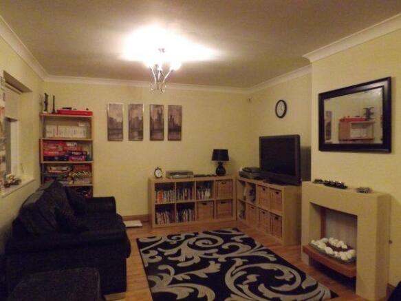 SITTING/DINING ROOM