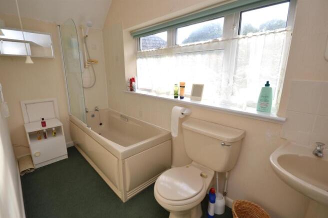 Ensuite Bathroom.jpg