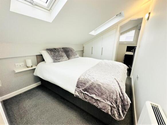 bed 1.jpg