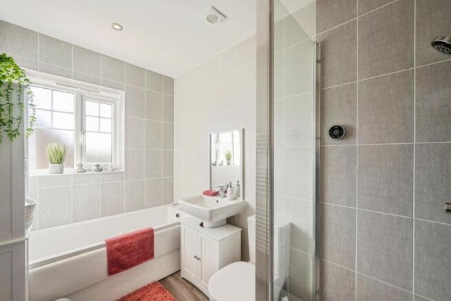 5 bed Detached for sale Image 11