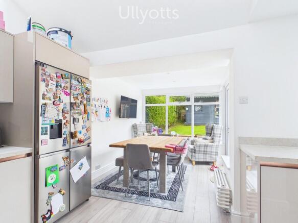 3 bed Semi-Detached to rent Image 5