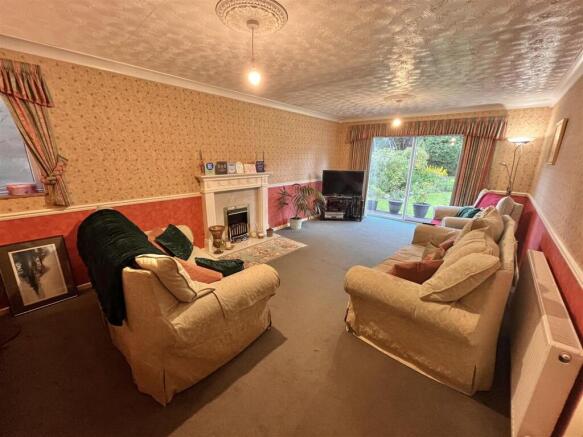 Valley Drive, Handforth, Wilmslow photo 4