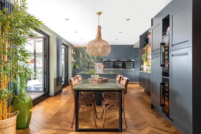 Kitchen/Breakfast Rm