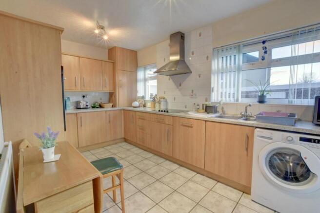 Kitchen 2.jpg