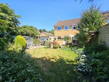 Yellow Hundred Close, Dursley
