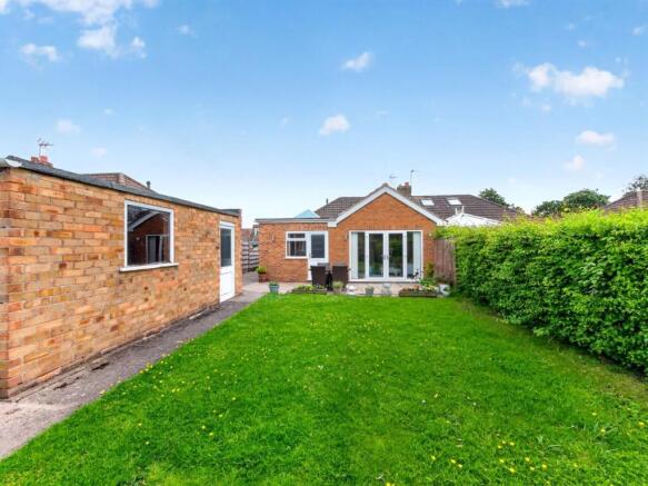 4 bed Semi-Detached Bungalow for sale Image 12