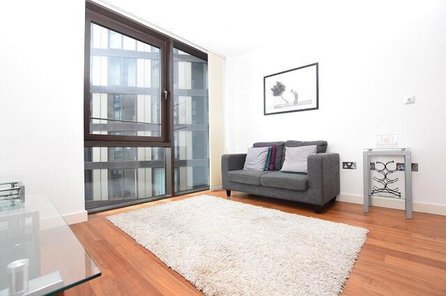 2 bed Apartment to rent Image 4