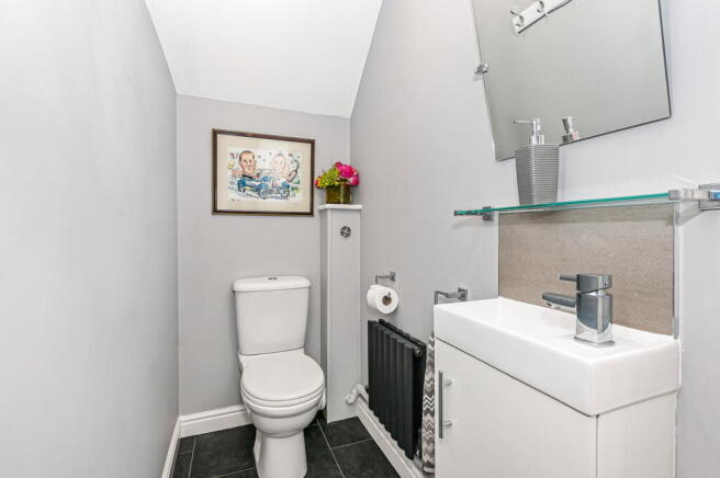 4 bed Detached for sale Image 11