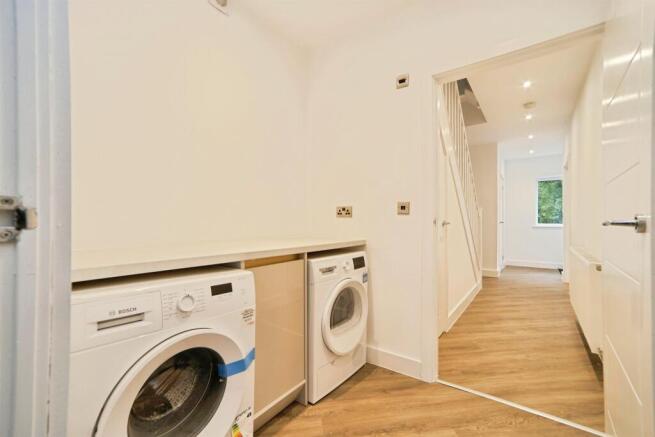 4 bed Detached for sale Image 8