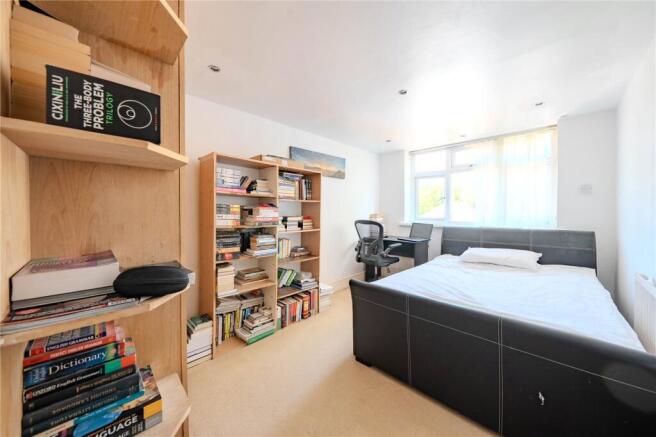 6 bed Semi-Detached for sale Image 6