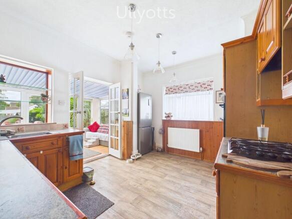 2 bed Detached Bungalow to rent Image 6