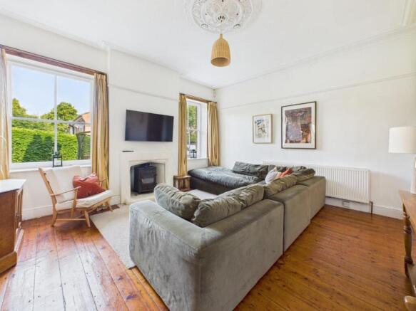 5 bed Semi-Detached for sale Image 7