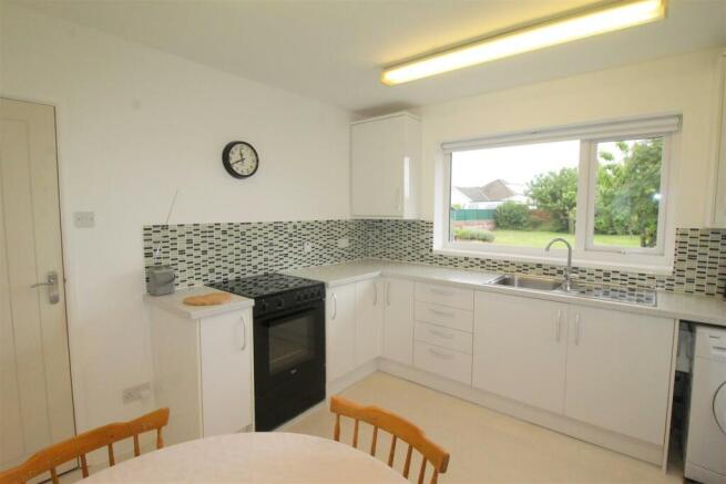 Clive Avenue, 33 Kitchen 2.JPG