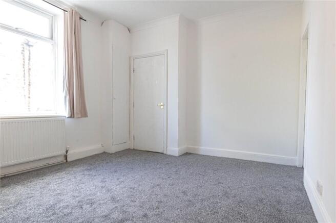 2 bed Terraced to rent Image 5