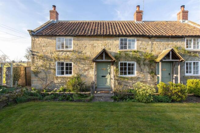 Corner Cottage & The Old Watchmakers Shop External