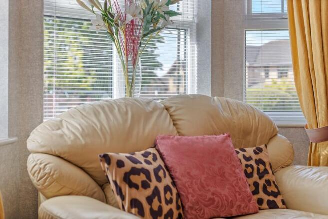 5 bed Detached for sale Image 5