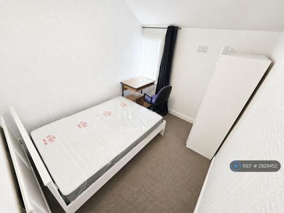 3 bed Terraced to rent Image 6