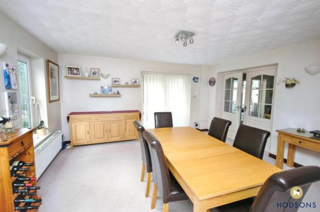 5 bed Detached for sale Image 9