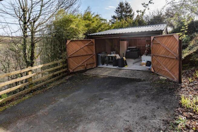 Detached garage 