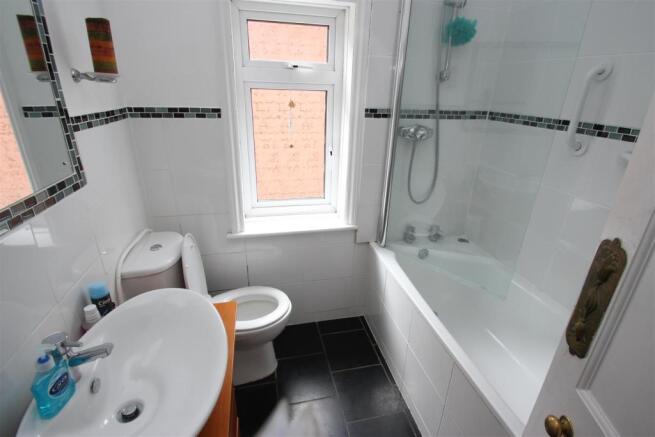 86 Bouverie Ave-bath