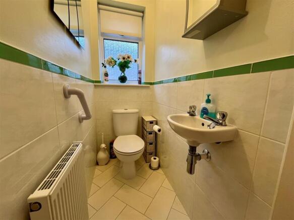 Cloakroom WC.jpg