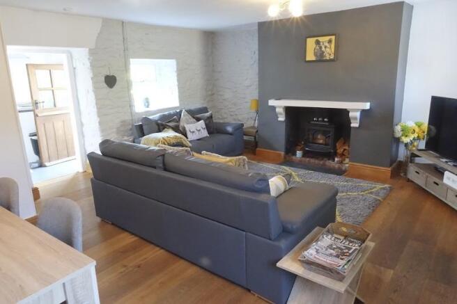 Sitting Room / Dining Room