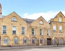 Flat 37, The Gatehouse, High Street, Romford RM1 1AN