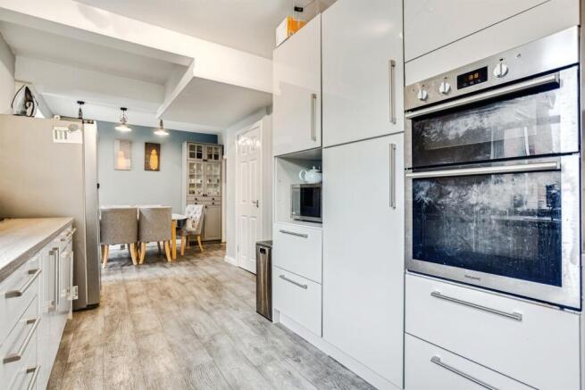 4 bed Semi-Detached for sale Image 3