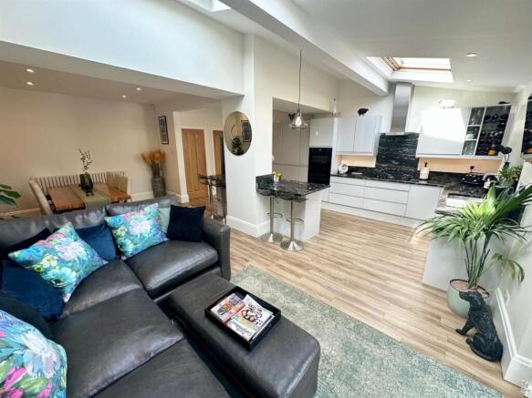 3 bed Semi-Detached for sale Image 9