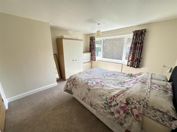 4 bed House for sale Image 10