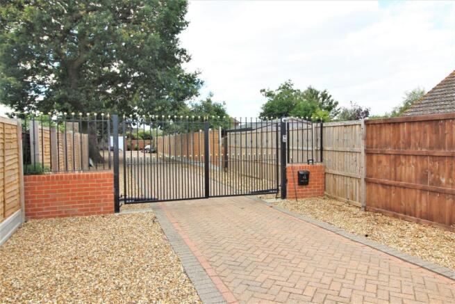 GATED ENTRANCE & DRIVEWAY