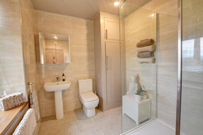 Bathroom 1.jpg