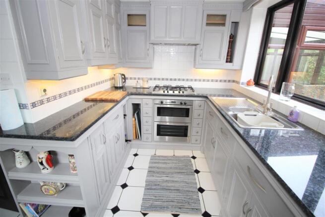 kitchen 2.JPG