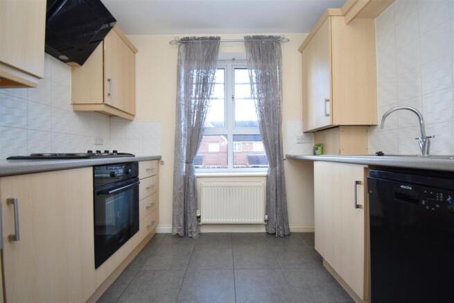 2 bed Flat to rent Image 5