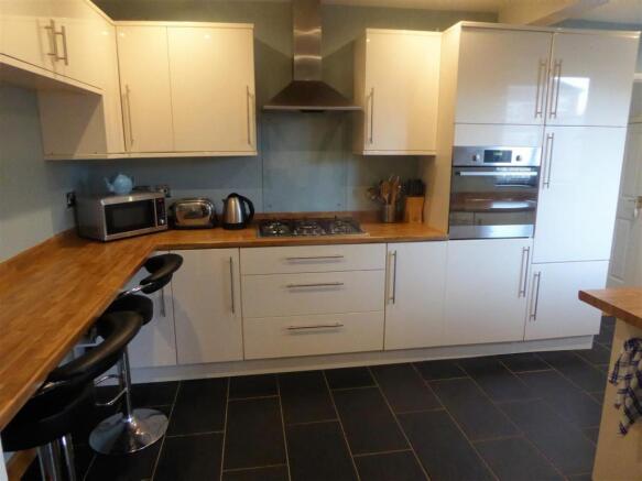 OPEN PLAN KITCHEN / 