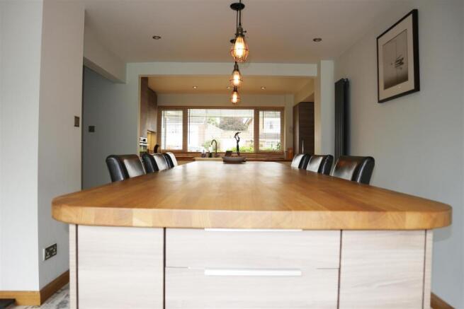 KITCHEN / BREAKFAST 