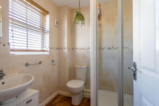 Ensuite to Bed 1